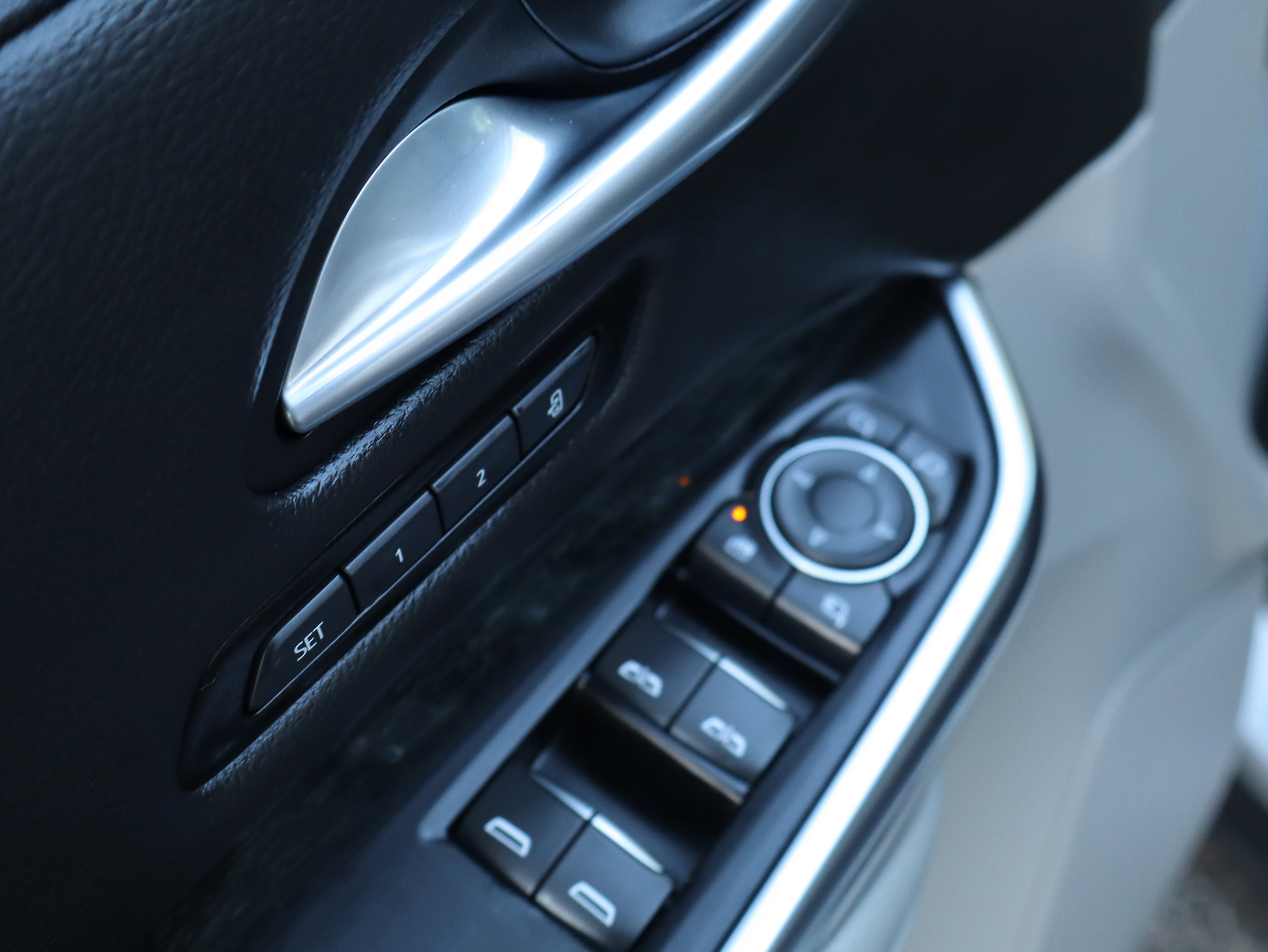 Used 2022 Cadillac XT4 Premium Luxury w/ Enhanced Visibility Package image 17