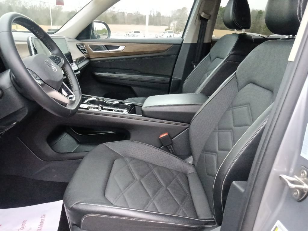 Used 2024 Volkswagen Atlas SE image 17