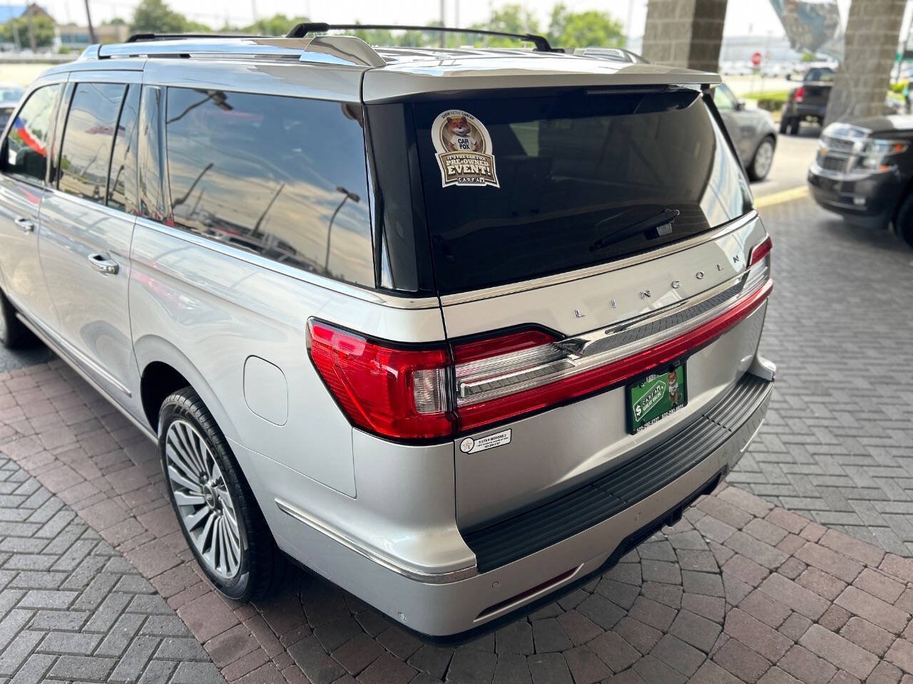 Used 2018 Lincoln Navigator L Reserve w/ Technology Package AWD/4WD image 17