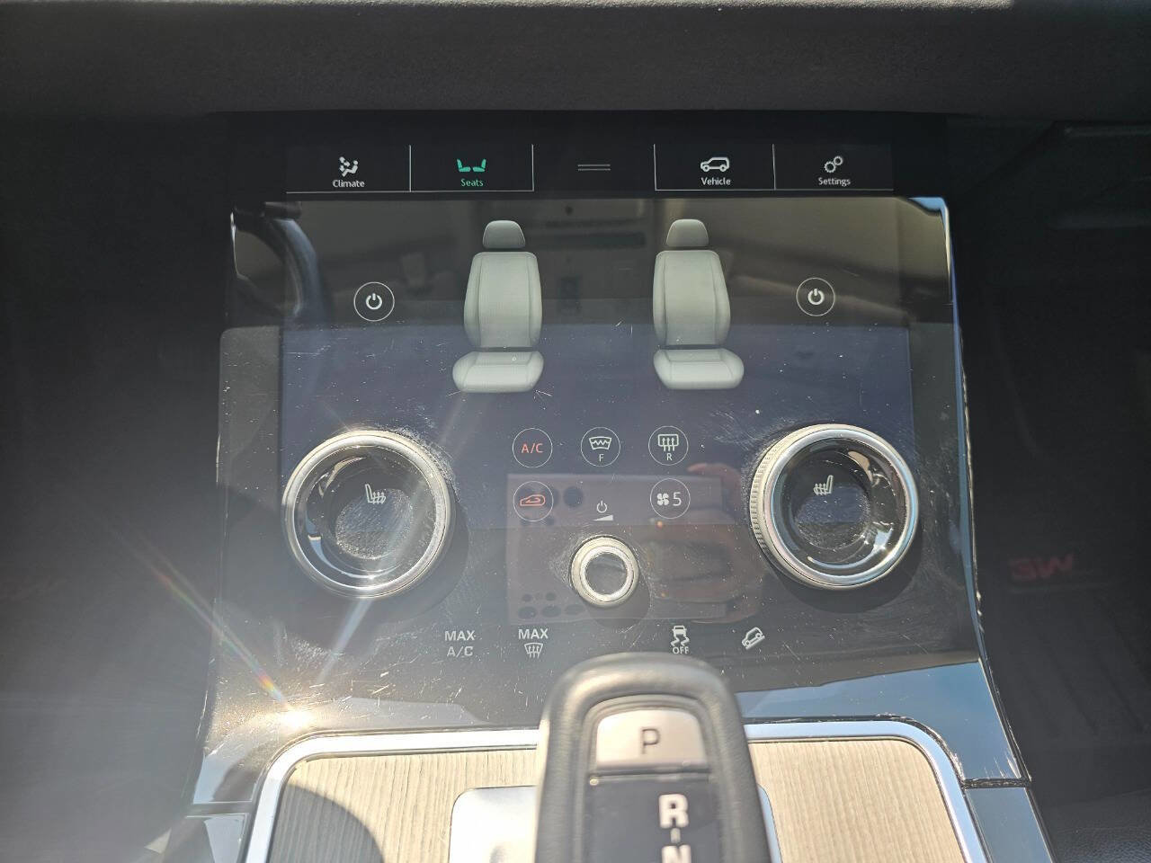 Used 2020 Land Rover Range Rover Evoque SE image 28