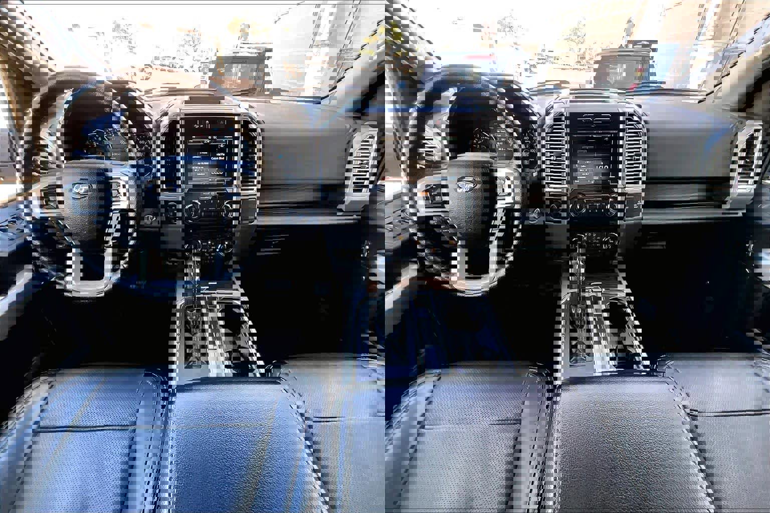 Used 2015 Ford F150 Lariat image 16