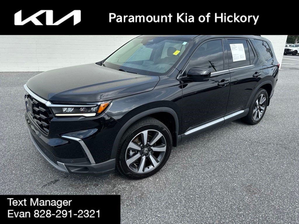 Used 2025 Honda Pilot Touring image 1
