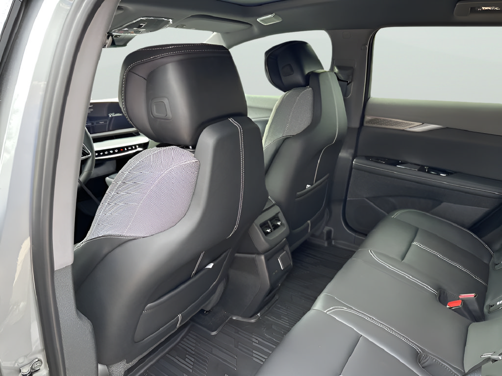 Used 2026 Cadillac Optiq Sport 1 w/ LPO, Floor Liner Package AWD/4WD image 18