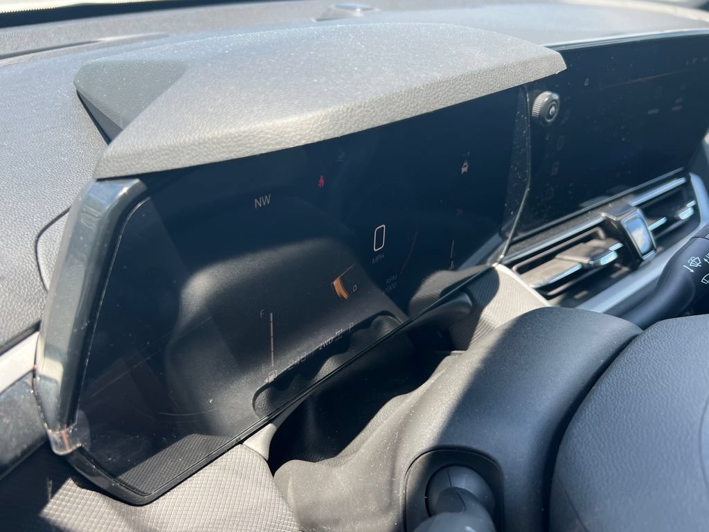 Used 2025 Chevrolet TrailBlazer LT AWD/4WD image 19