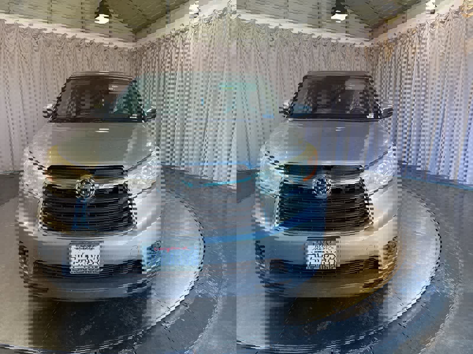 Used 2014 Toyota Highlander LE image 2