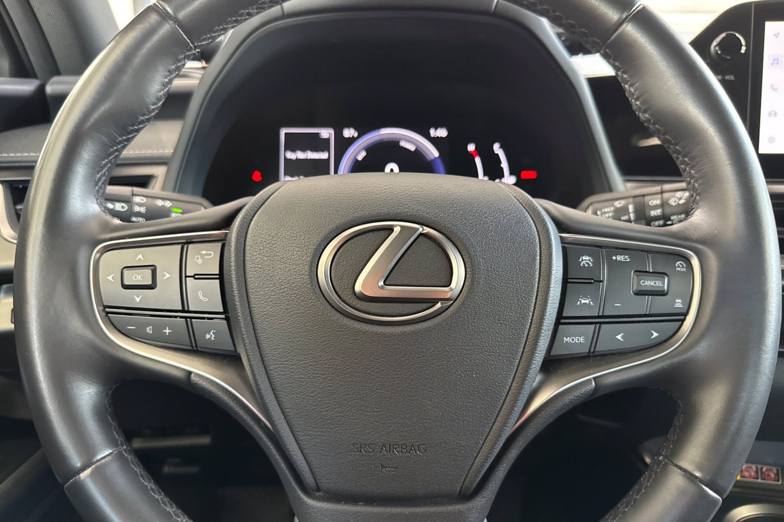 Certified 2025 Lexus UX 300h FWD w/ Accessory Package (Z2) image 29