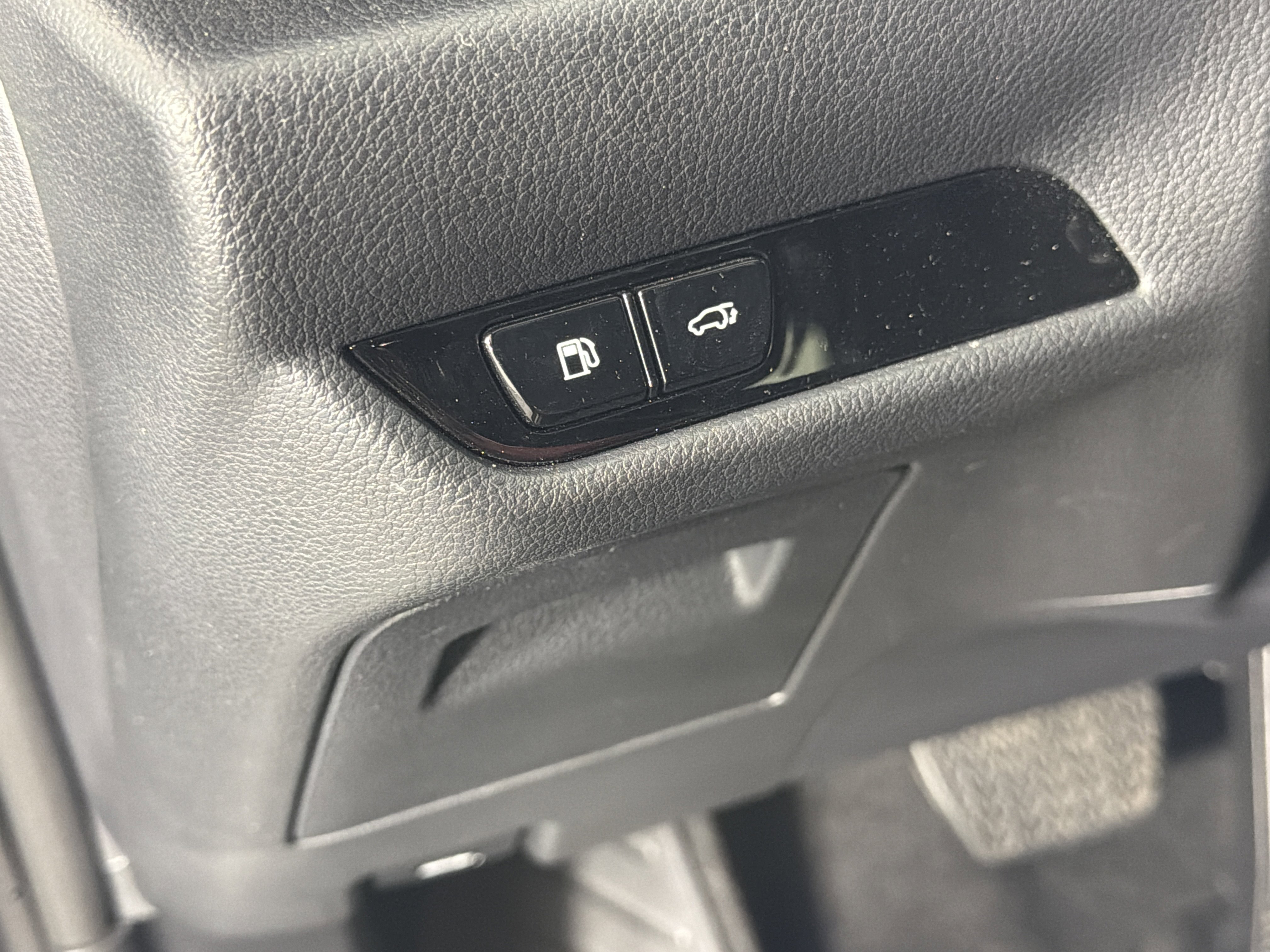 Used 2025 Lexus NX 350h AWD w/ Accessory Package (2T) image 8