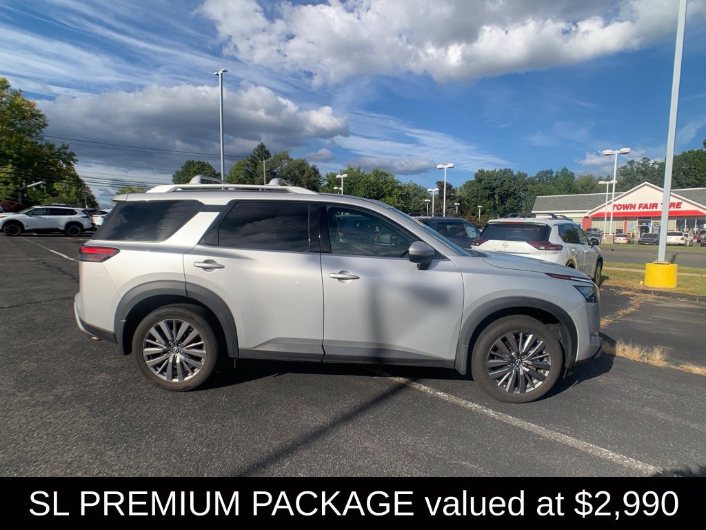 Used 2025 Nissan Pathfinder SL w/ SL Premium Package AWD/4WD image 2