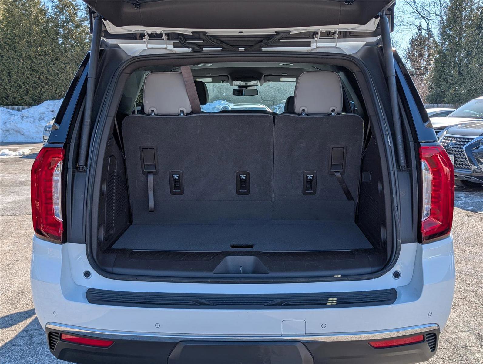 Used 2024 GMC Yukon SLT image 14