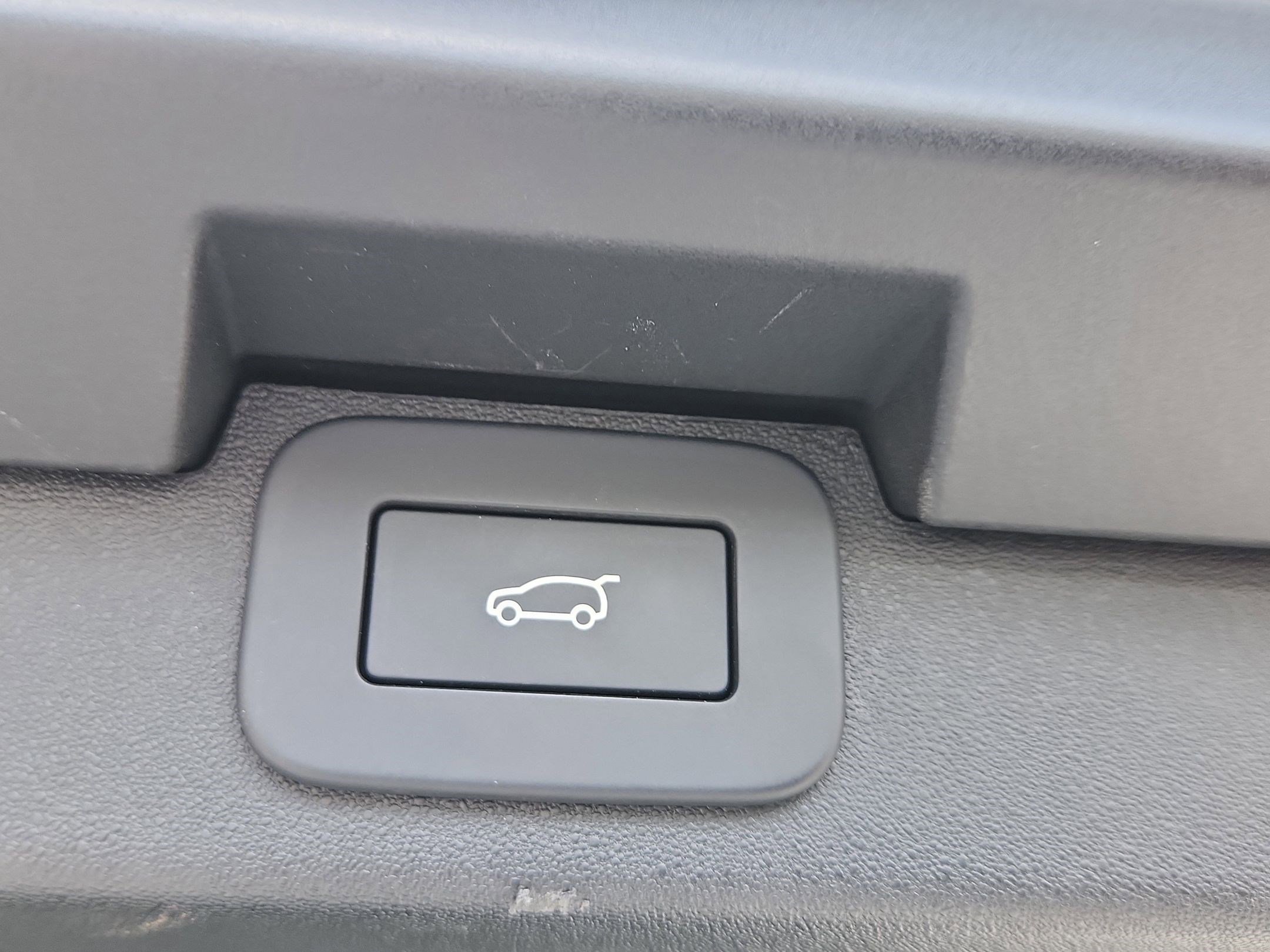 Certified 2025 Land Rover Discovery S image 18