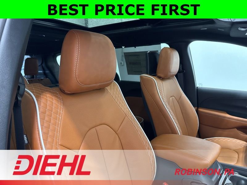 New 2026 Chrysler Pacifica Pinnacle image 17