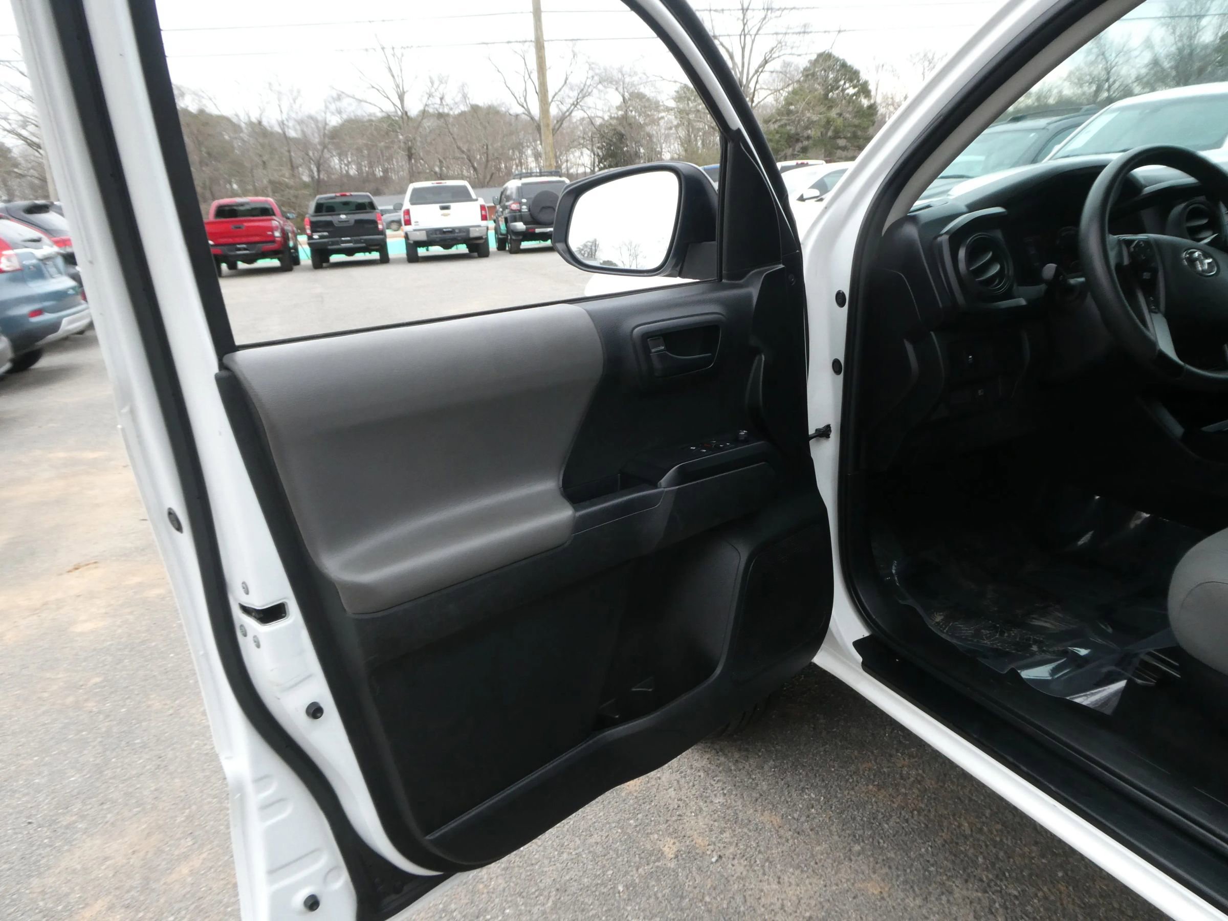 Used 2022 Toyota Tacoma SR image 11