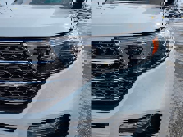 Used 2021 Ford Explorer King Ranch w/ Premium Technology Package image 3