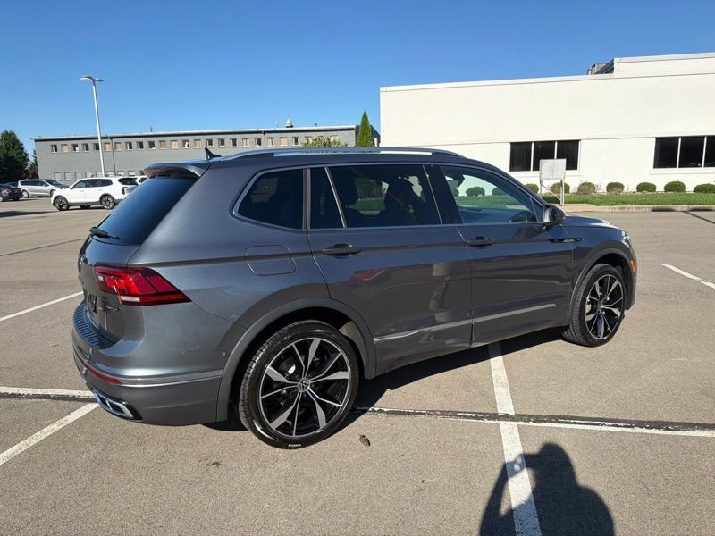 Used 2023 Volkswagen Tiguan SEL R-Line AWD/4WD image 3