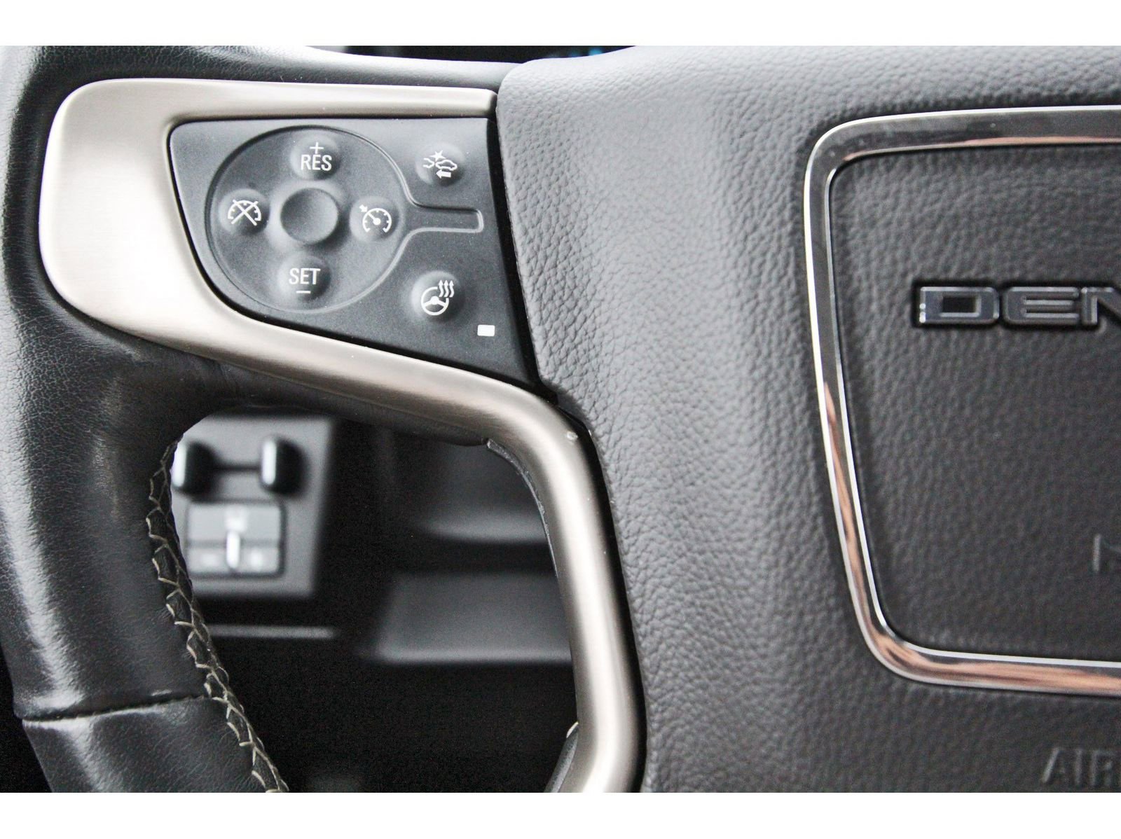 Used 2020 GMC Yukon Denali w/ Denali Ultimate Package image 19