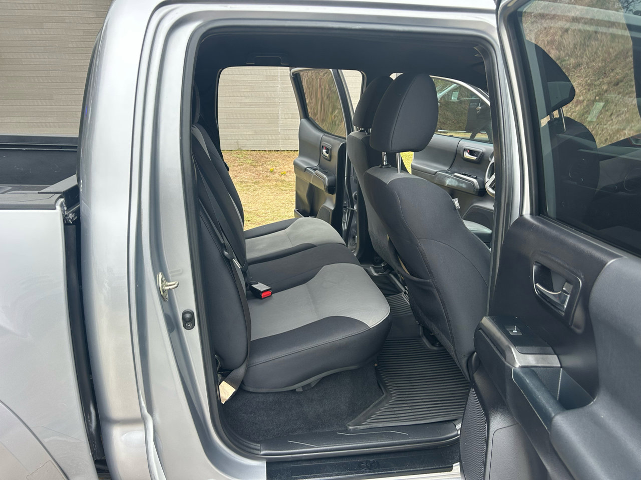 Used 2020 Toyota Tacoma TRD Sport w/ Technology Package image 11