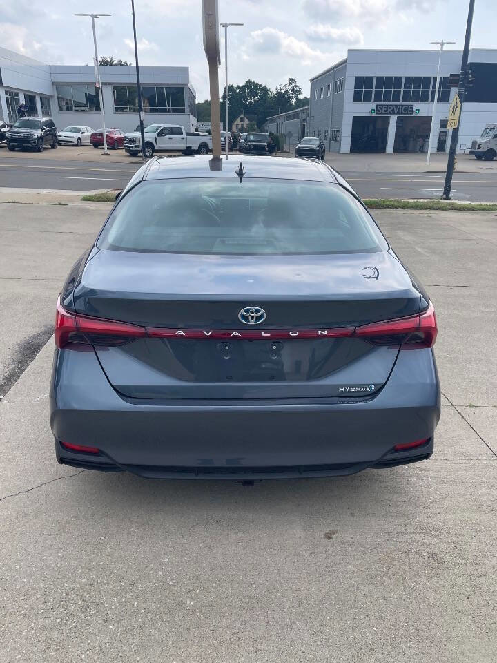 Used 2019 Toyota Avalon XLE image 7