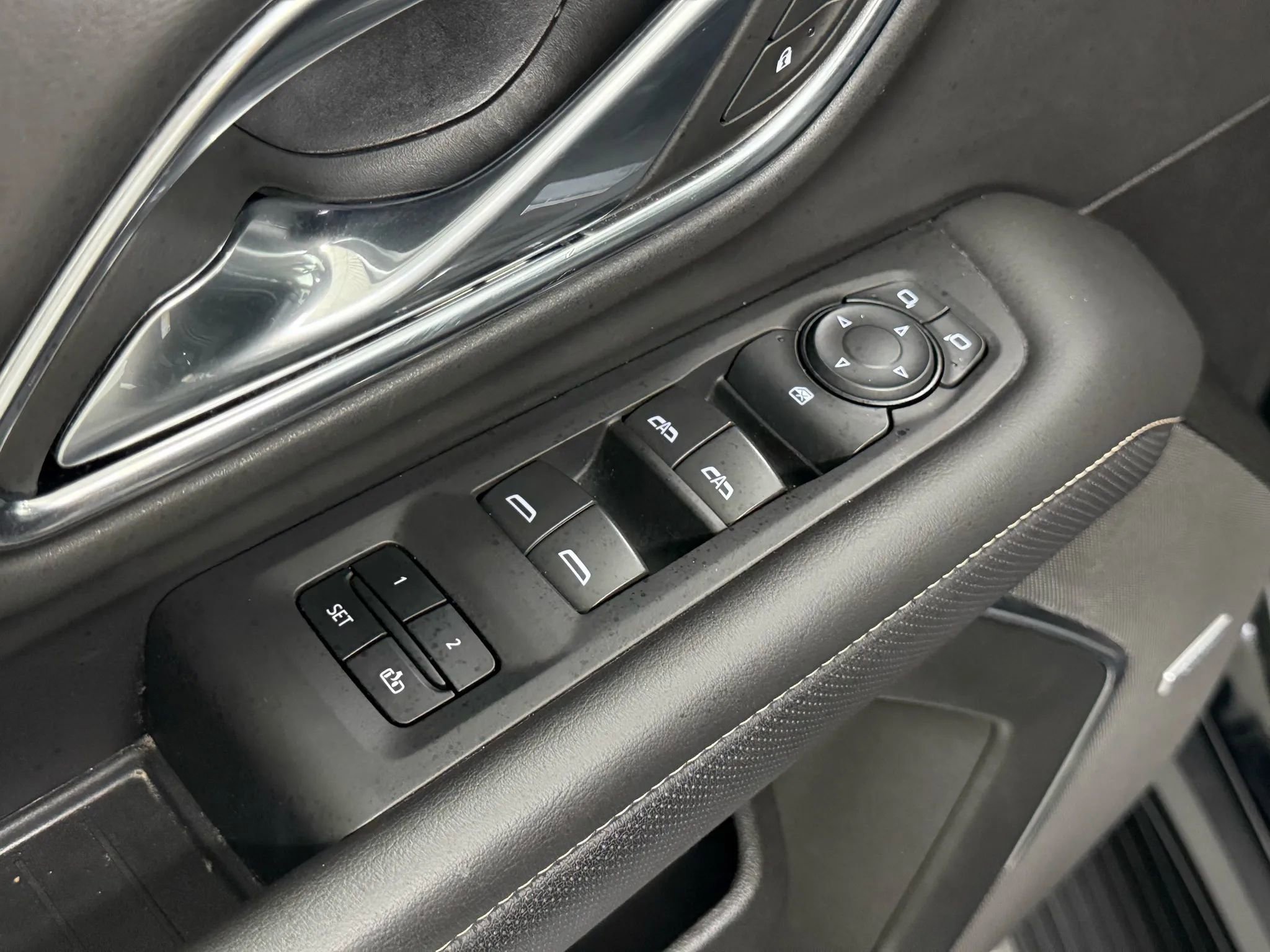 Used 2024 GMC Yukon SLT image 41