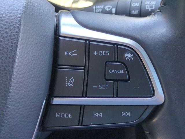 Used 2021 Toyota Highlander XSE FWD image 26