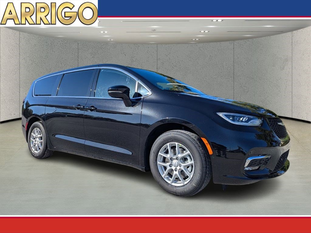 New 2026 Chrysler Pacifica Select