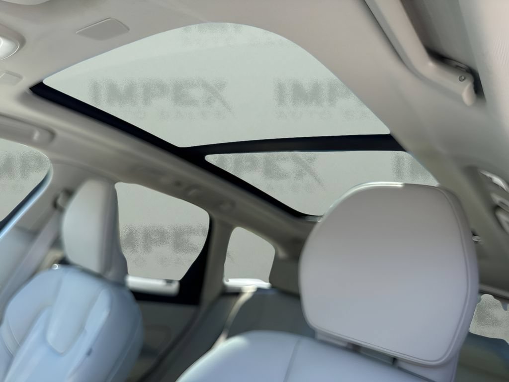 Used 2024 Volvo XC60 B5 Plus w/ Protection Package Premier AWD/4WD image 12