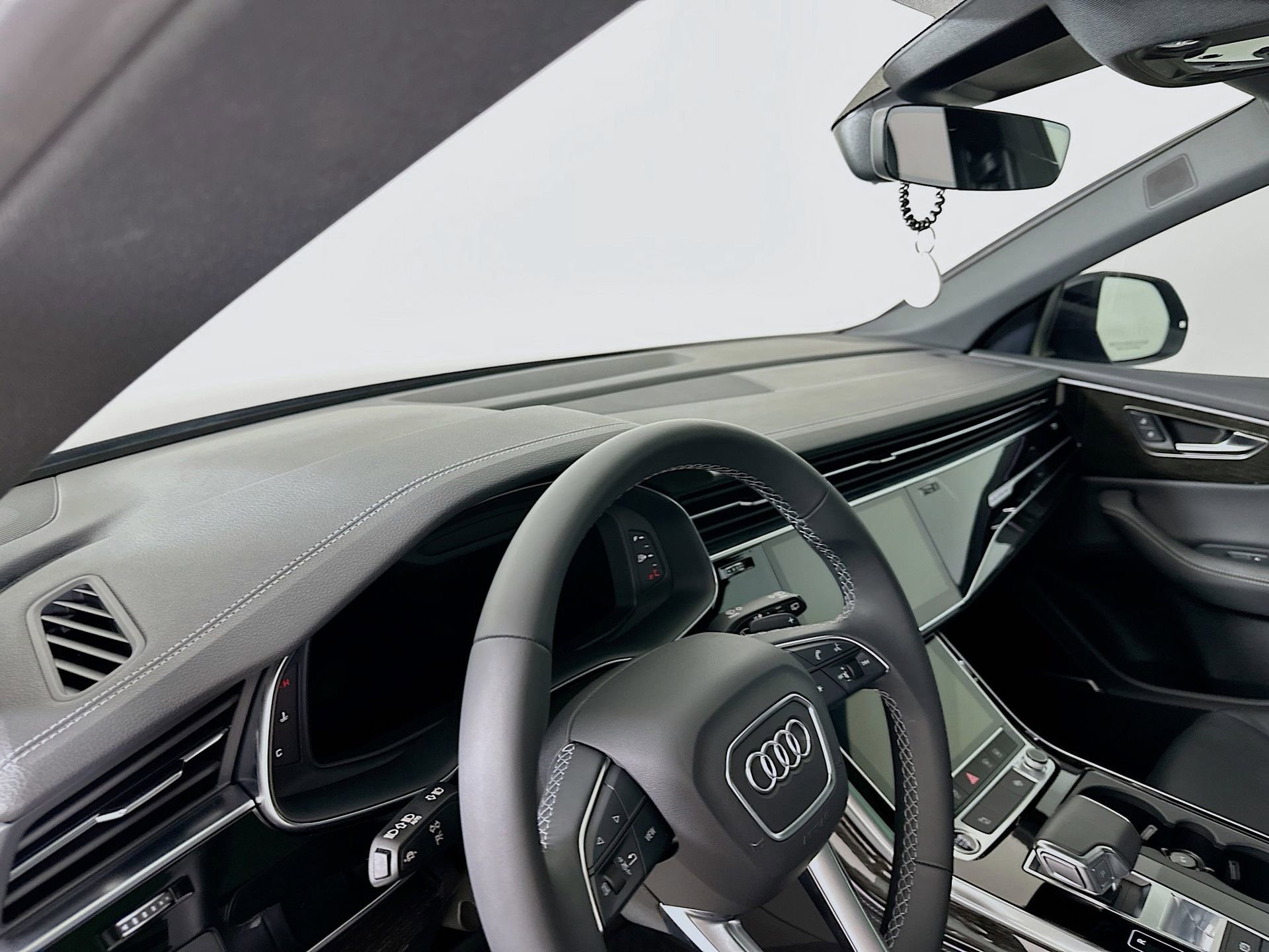 Used 2025 Audi Q8 Premium Plus image 10