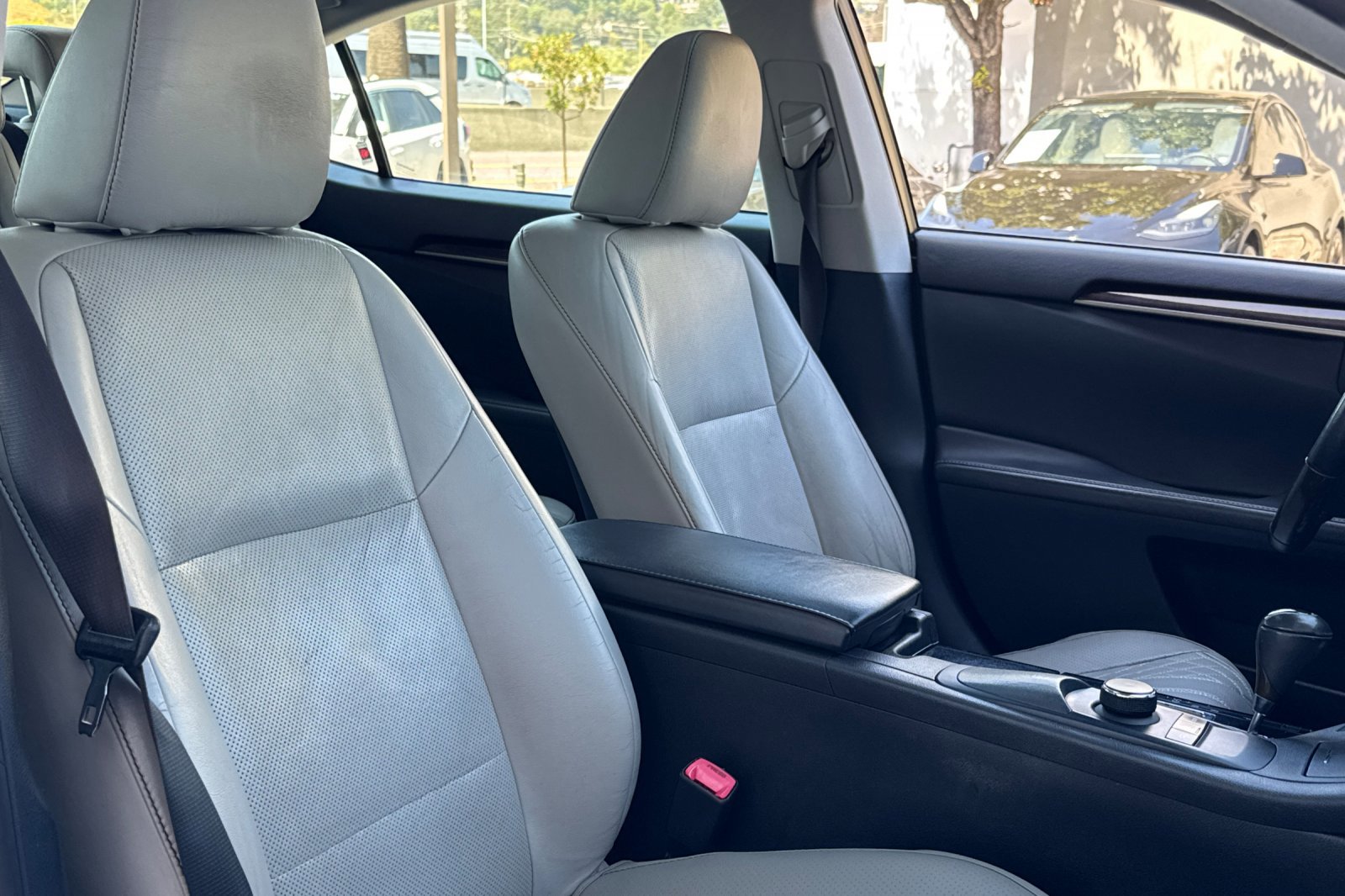 Used 2013 Lexus ES 350 w/ Luxury Pkg FWD image 30