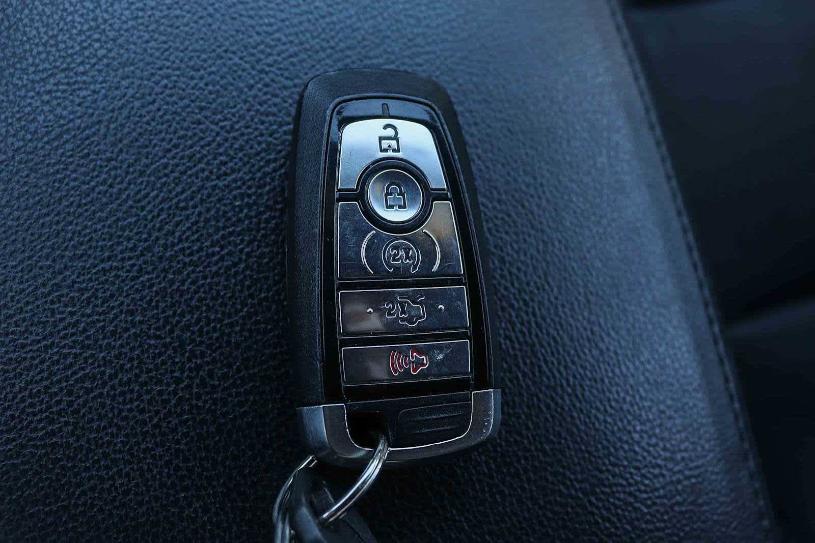 Used 2018 Ford Explorer XLT w/ Equipment Group 202A FWD image 27