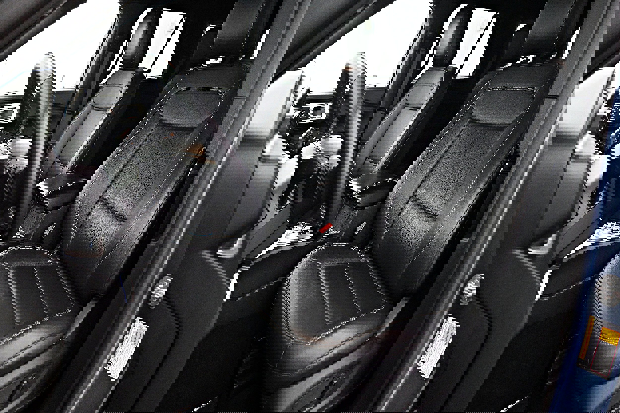 Used 2020 Ford Explorer XLT w/ Equipment Group 202A image 6