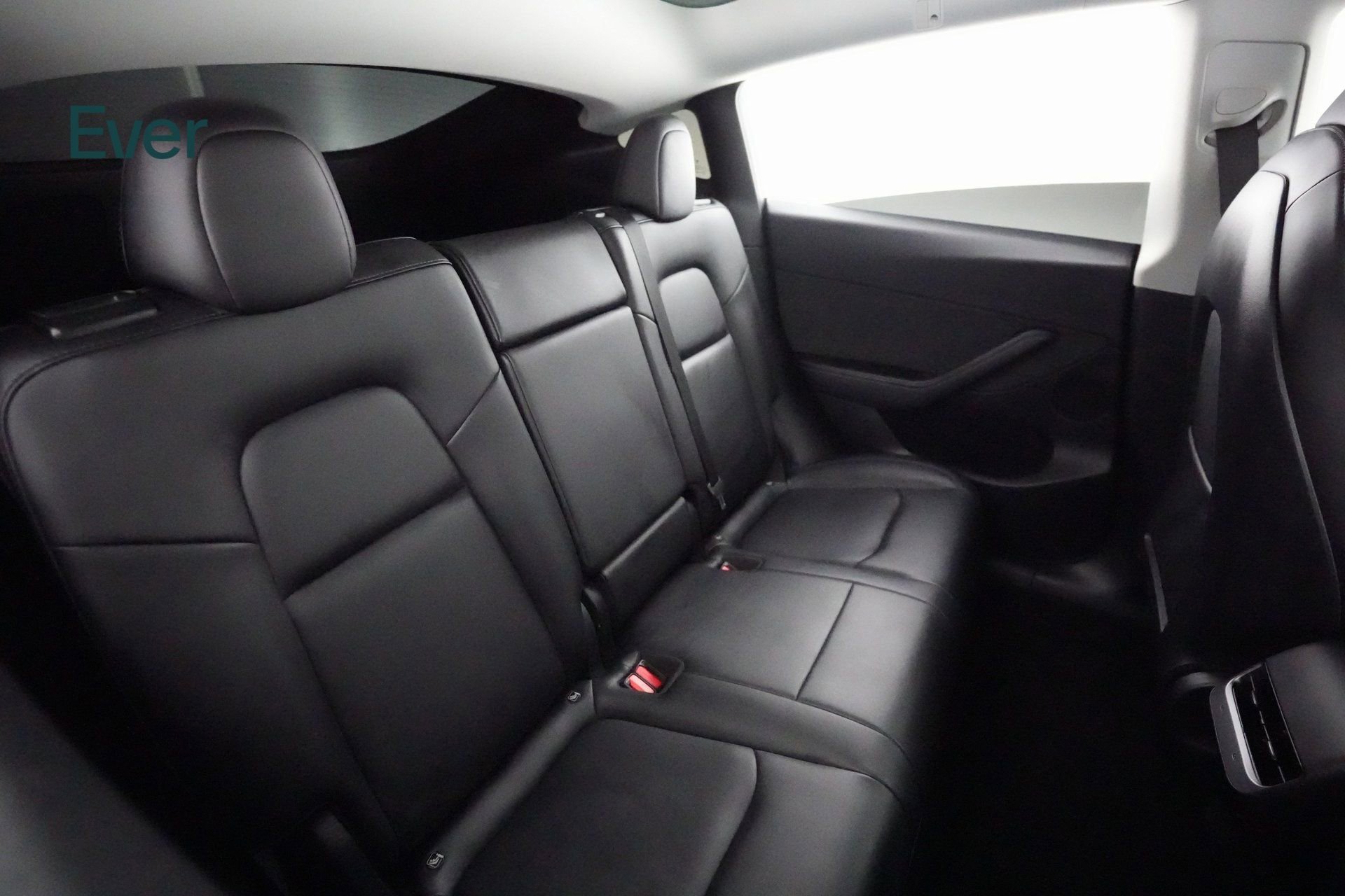 Used 2022 Tesla Model Y Long Range image 9