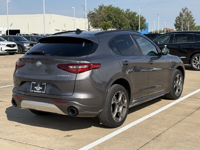 Used 2023 Alfa Romeo Stelvio Ti AWD/4WD image 4