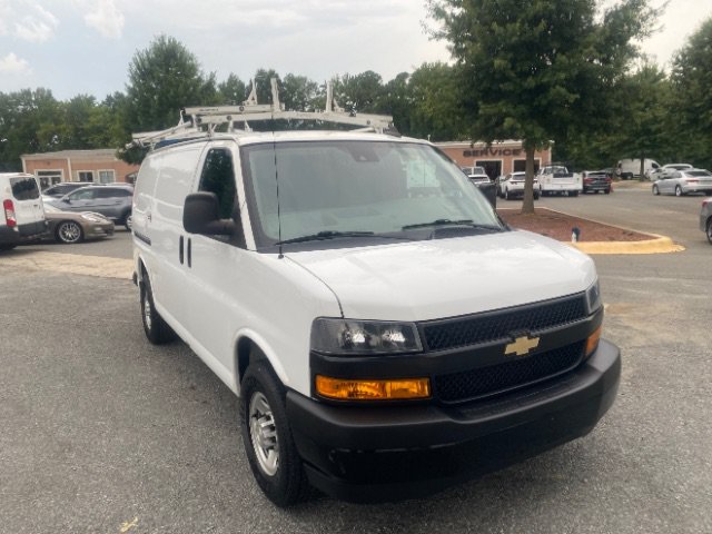Used 2020 Chevrolet Express 3500 w/ Driver Convenience Package RWD image 3