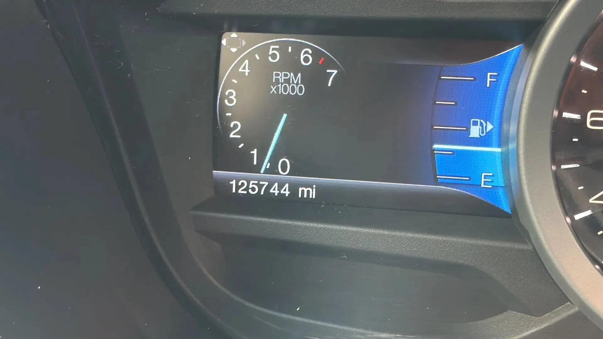 Used 2014 Ford Explorer XLT w/ Equipment Group 202A AWD/4WD image 17