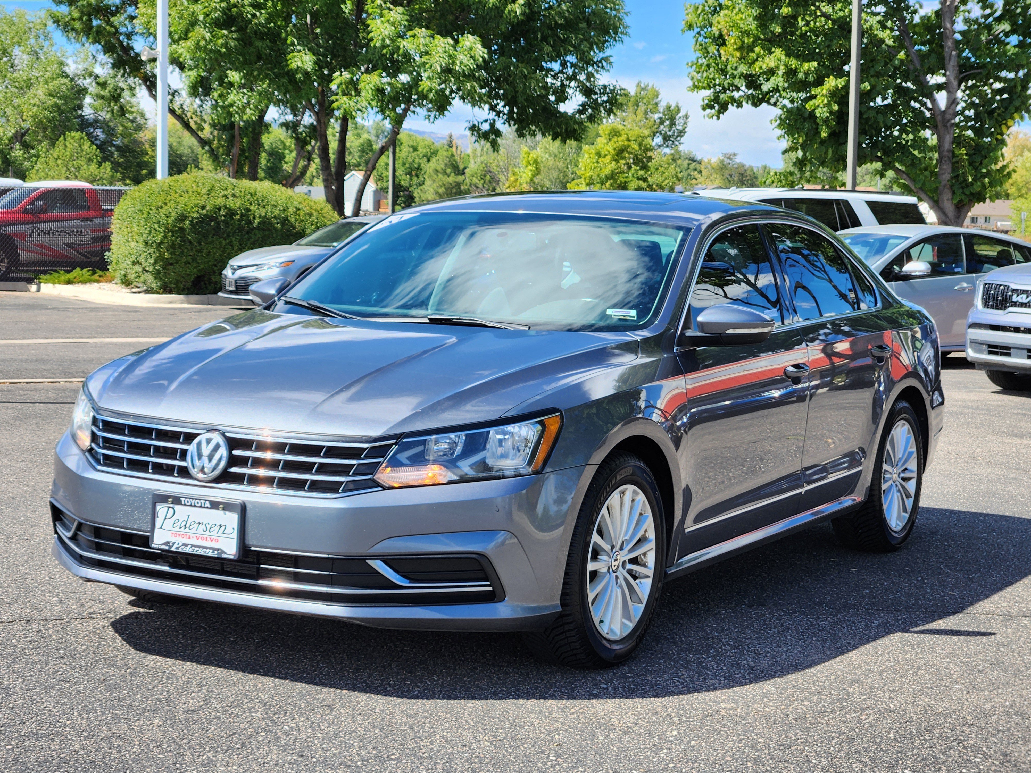 Used 2017 Volkswagen Passat 1.8T SE FWD image 3