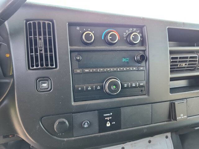 Used 2015 Chevrolet Express 3500 Extended image 14