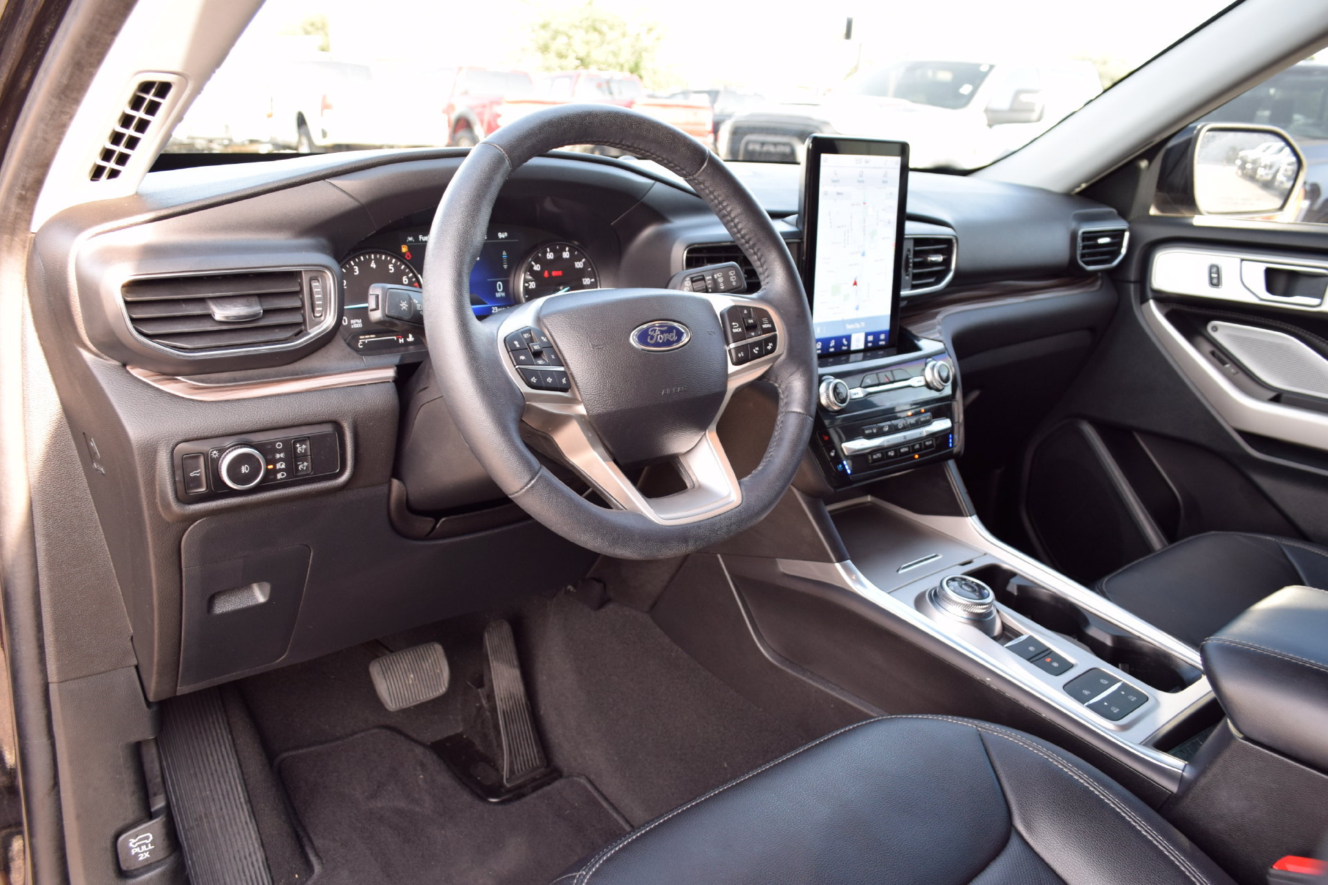 Certified 2023 Ford Explorer Limited w/ Limited Technology Package RWD image 15