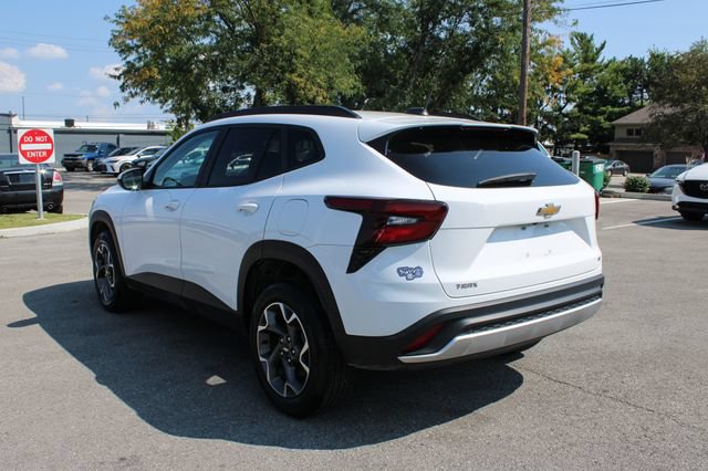 Used 2024 Chevrolet Trax LT w/ Driver Confidence Package FWD image 36