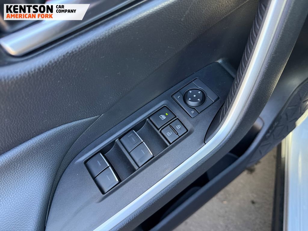 Used 2025 Toyota RAV4 XLE image 19