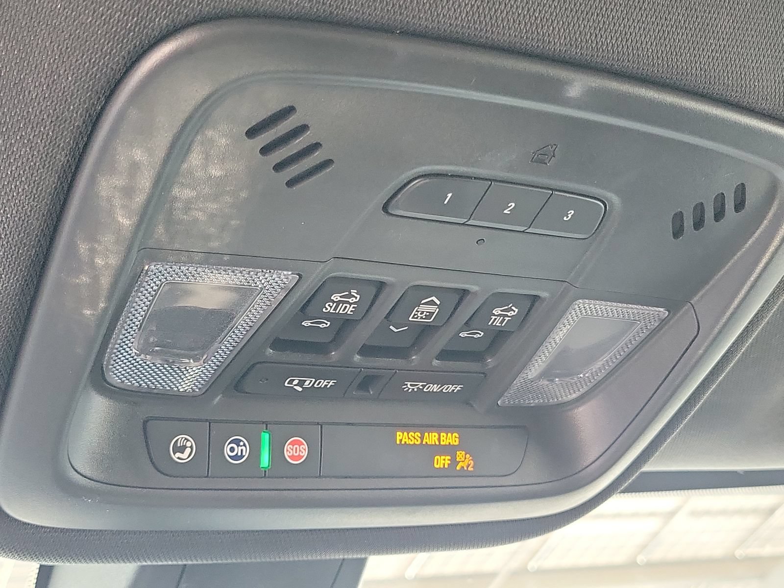 Used 2023 Chevrolet Traverse High Country FWD image 19