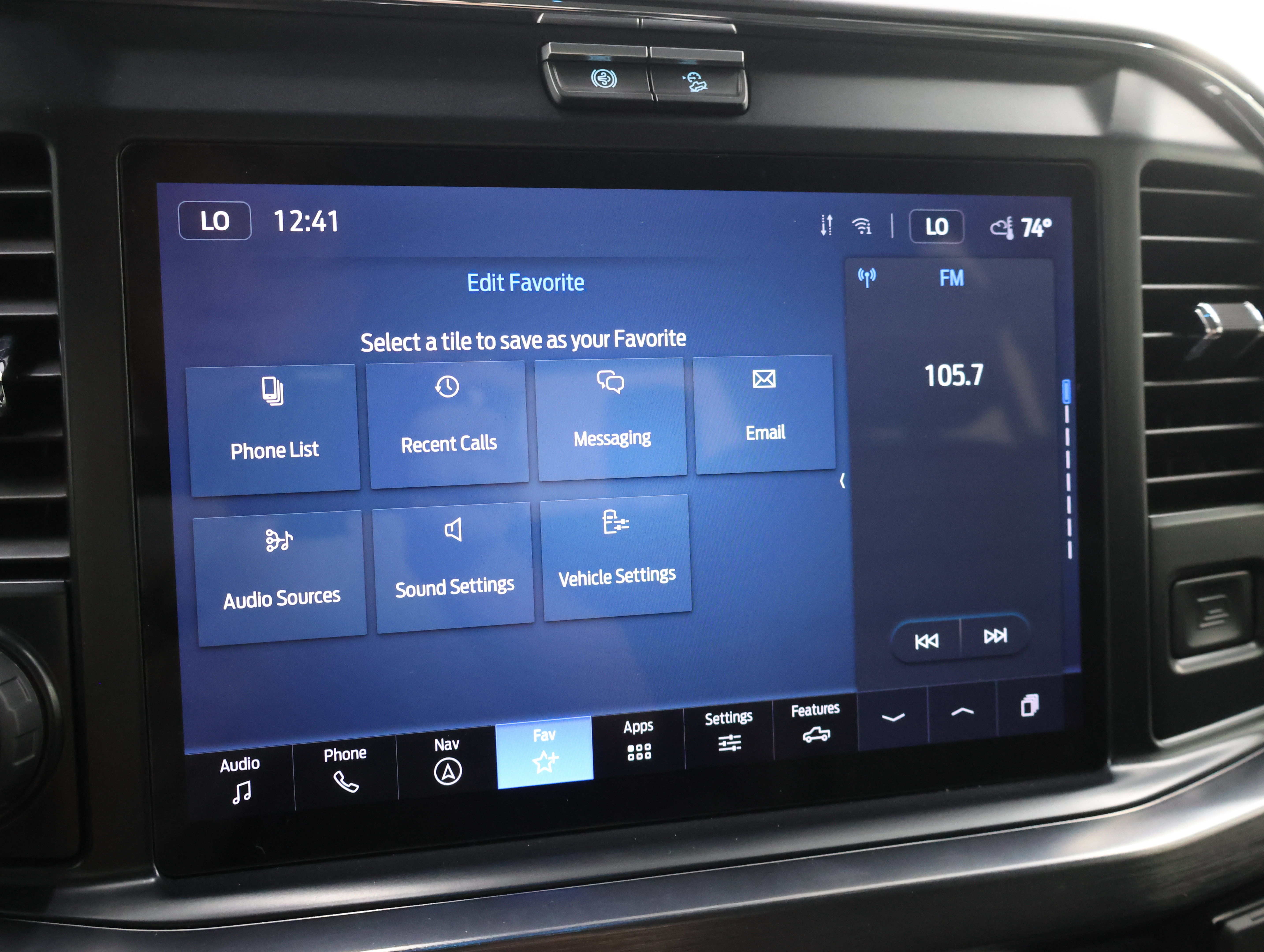 Used 2025 Ford F350 Lariat w/ Lariat Ultimate Package AWD/4WD image 60