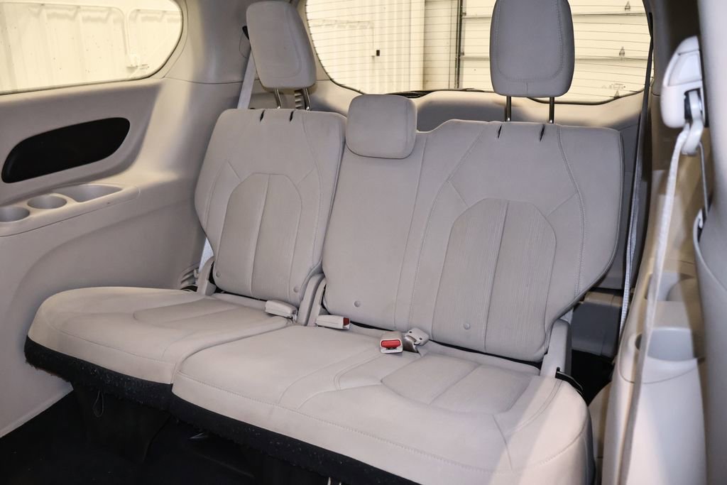 Used 2017 Chrysler Pacifica Touring image 17