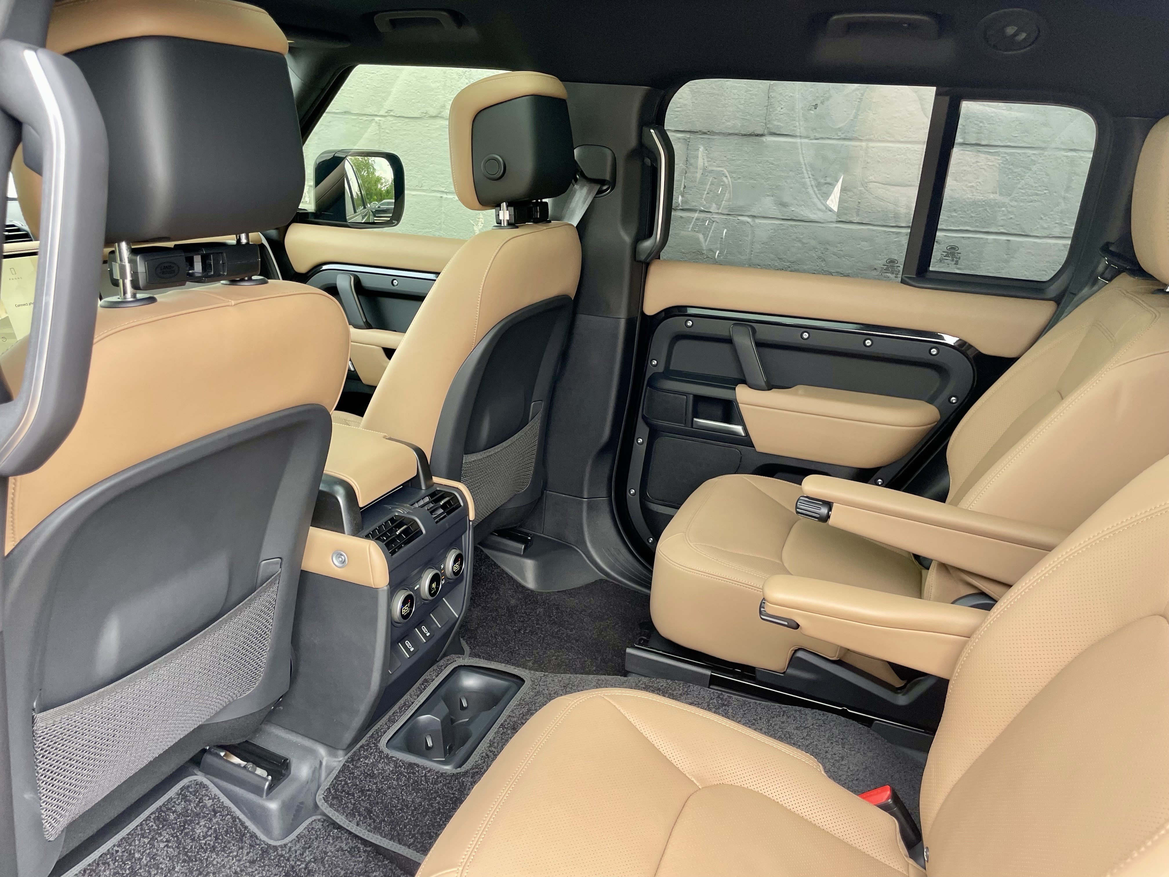 Certified 2026 Land Rover Defender 130 X-Dynamic SE AWD/4WD image 30