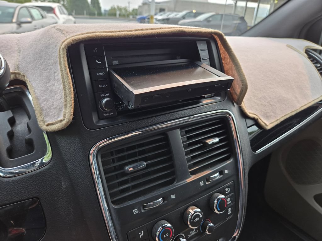Used 2019 Dodge Grand Caravan SXT FWD image 27