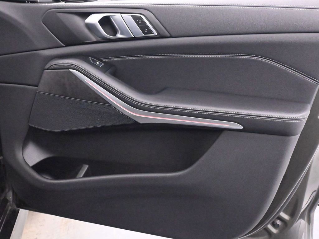 Used 2022 BMW X5 xDrive40i w/ M Sport Package image 23