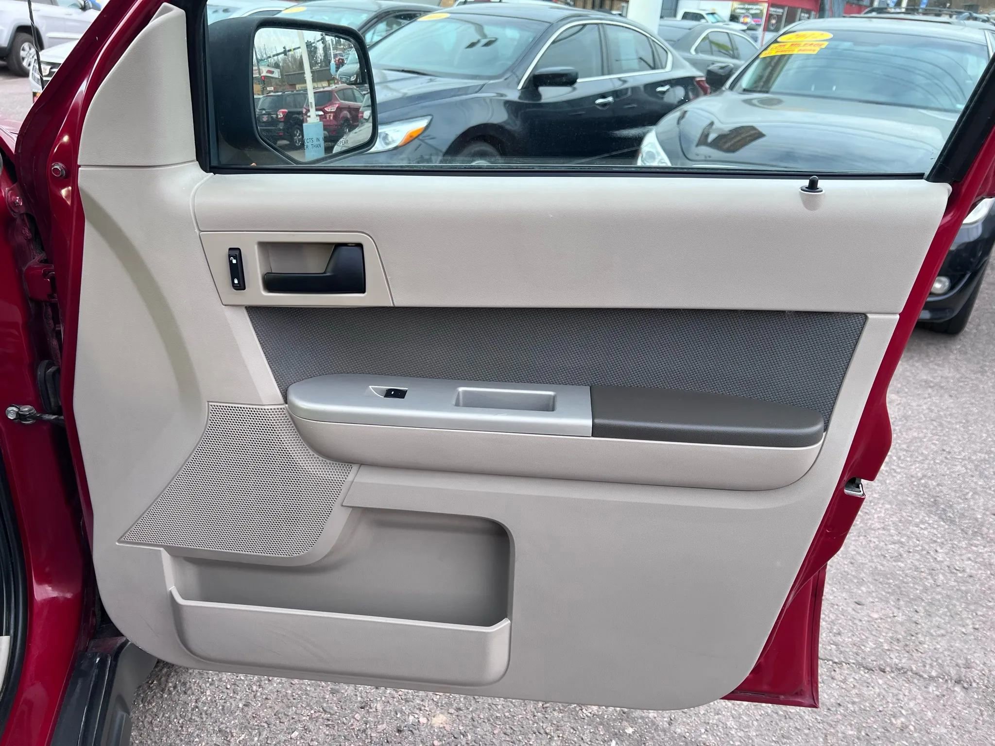 Used 2010 Ford Escape XLT image 17