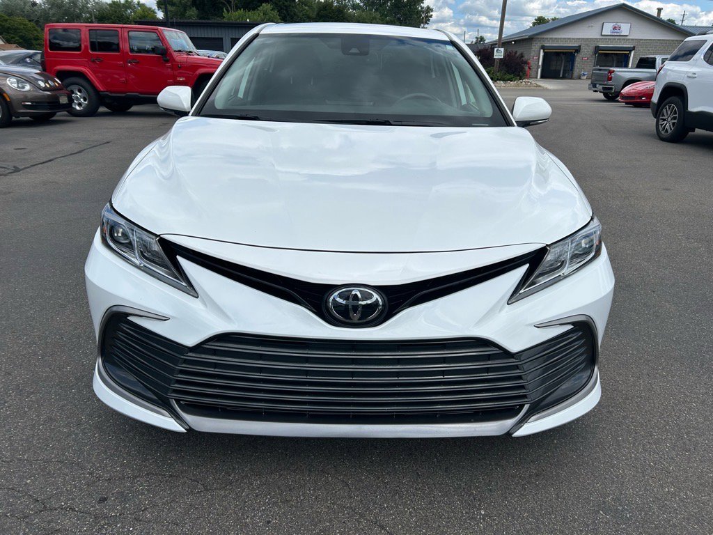 Used 2023 Toyota Camry LE w/ Convenience Package FWD image 3