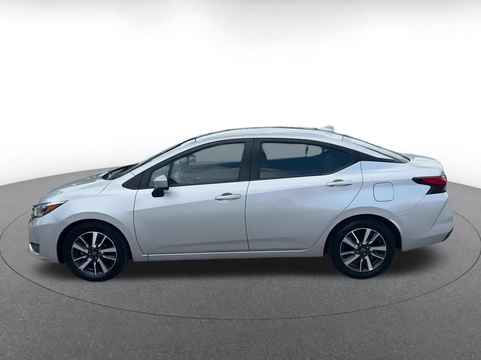 Used 2025 Nissan Versa SV FWD image 8