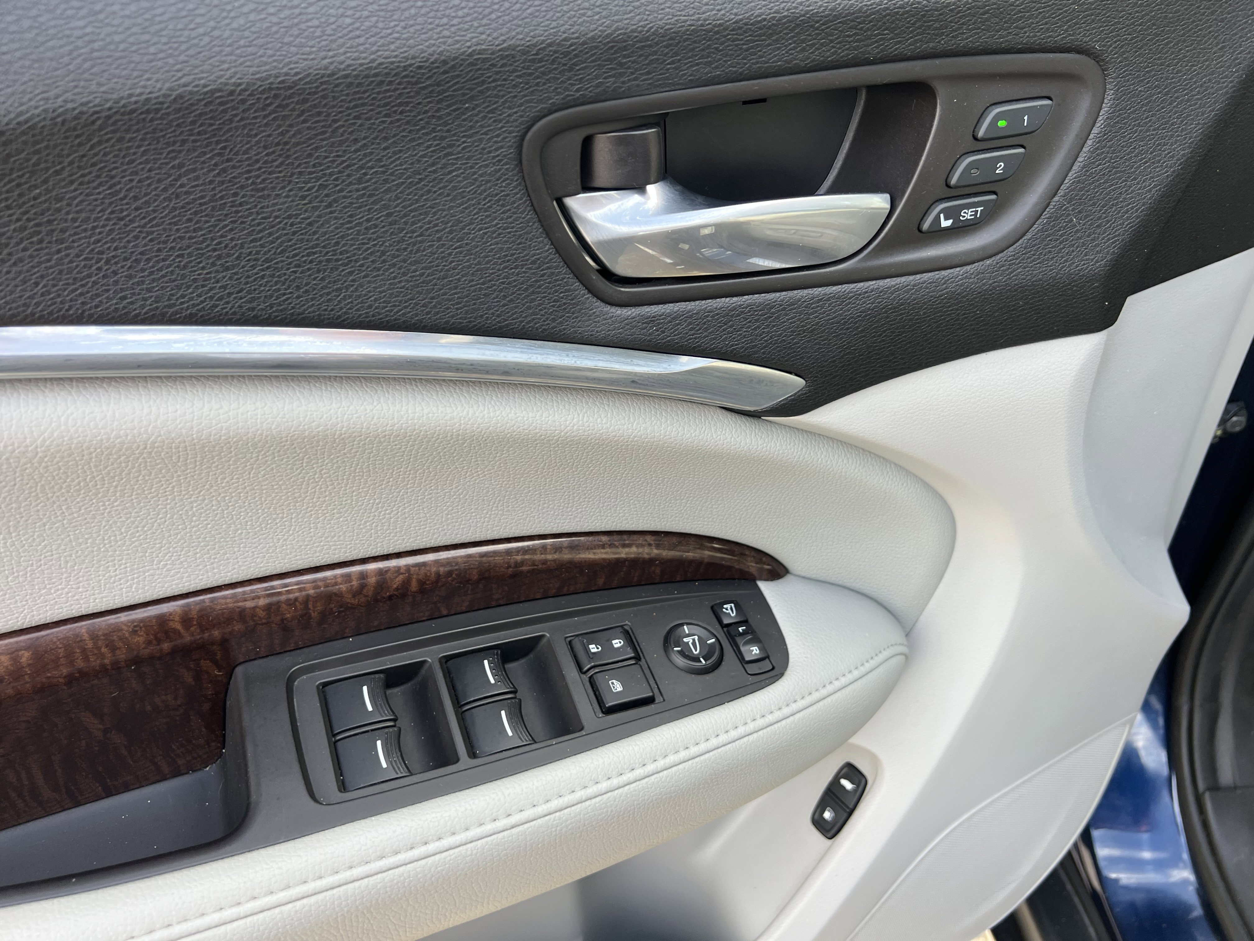 Used 2017 Acura MDX SH-AWD SPORT UTILITY 4D image 11
