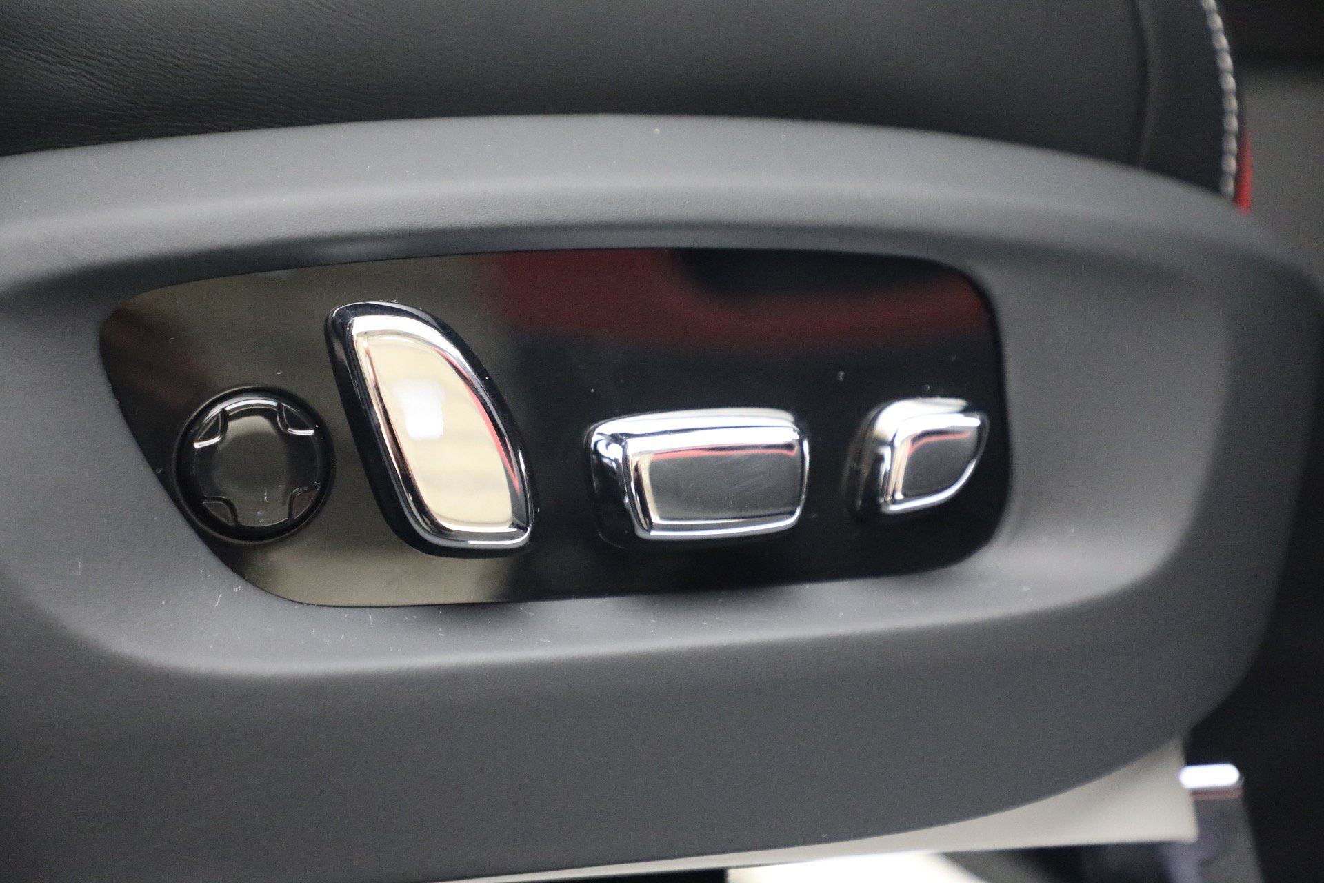 New 2027 Rolls-Royce Cullinan Black Badge AWD/4WD image 28