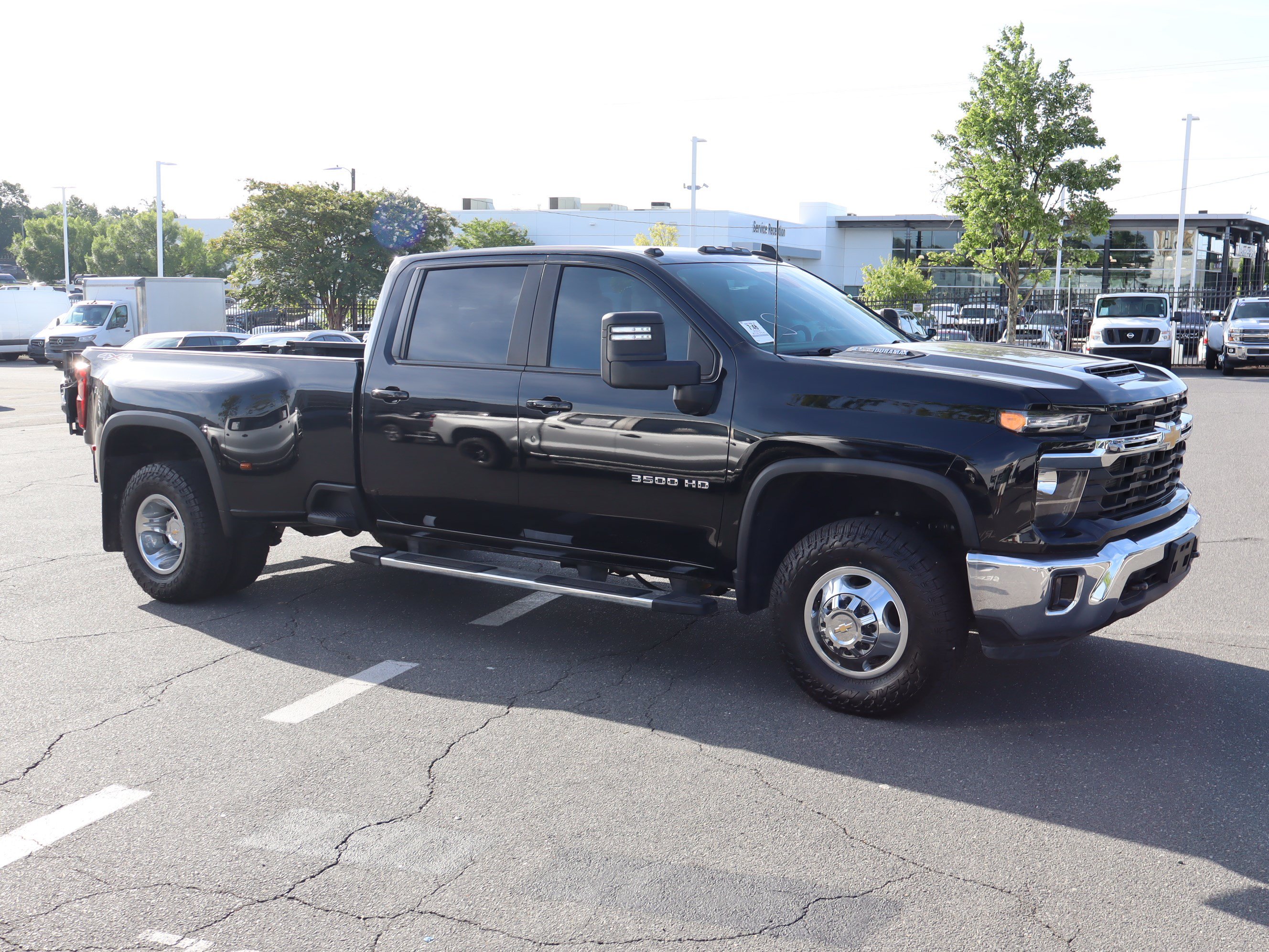 Used 2024 Chevrolet Silverado 3500 LT w/ Convenience Package AWD/4WD image 2